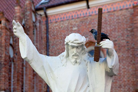 Pl, warm-maz. Figura Chrystusa przed kosciolem w Reszlu.